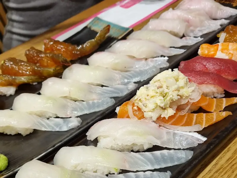 다양한 초밥들의 모습