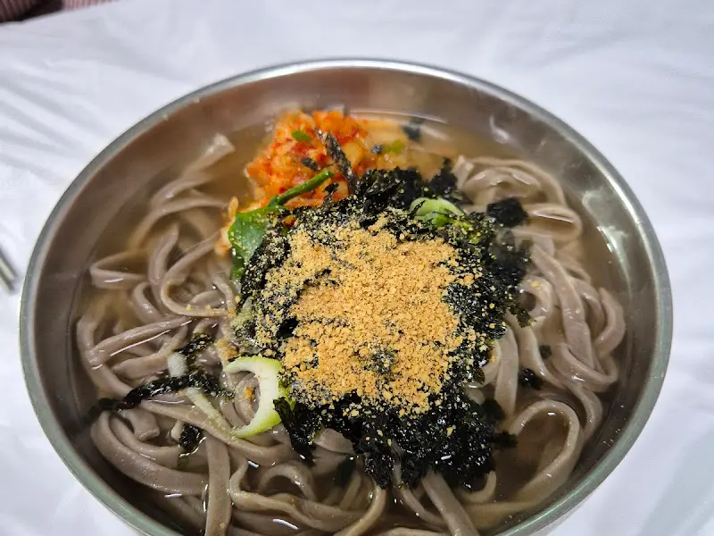 독특한 식감의 올챙이국수