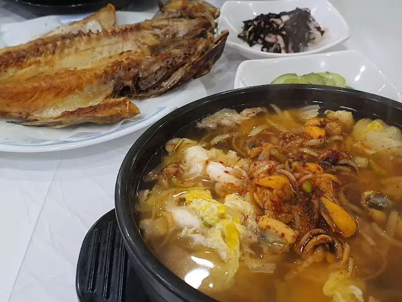 홍합이 듬뿍 들어간 탕