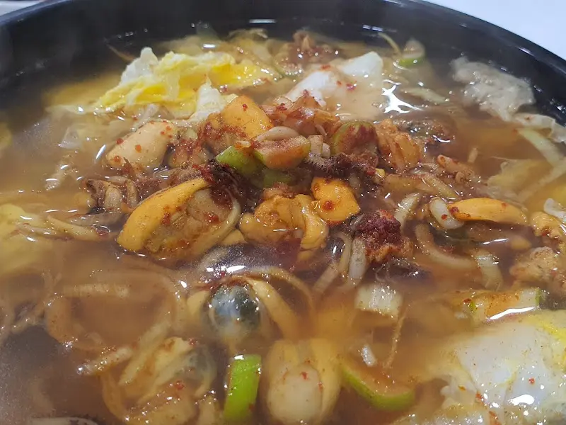 홍합이 가득한 탕