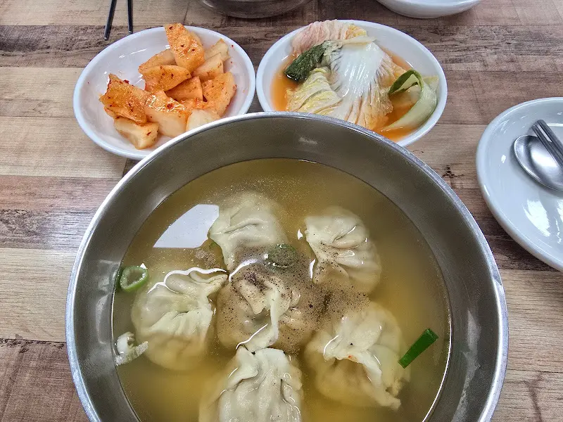 회령손만두국 손만둣국과 밑반찬