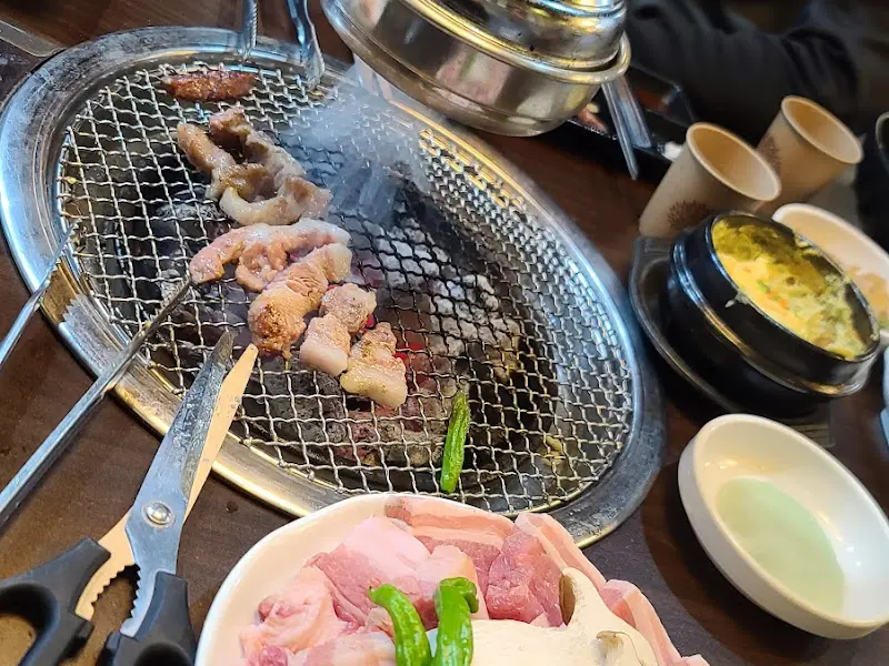 고기 굽는 모습