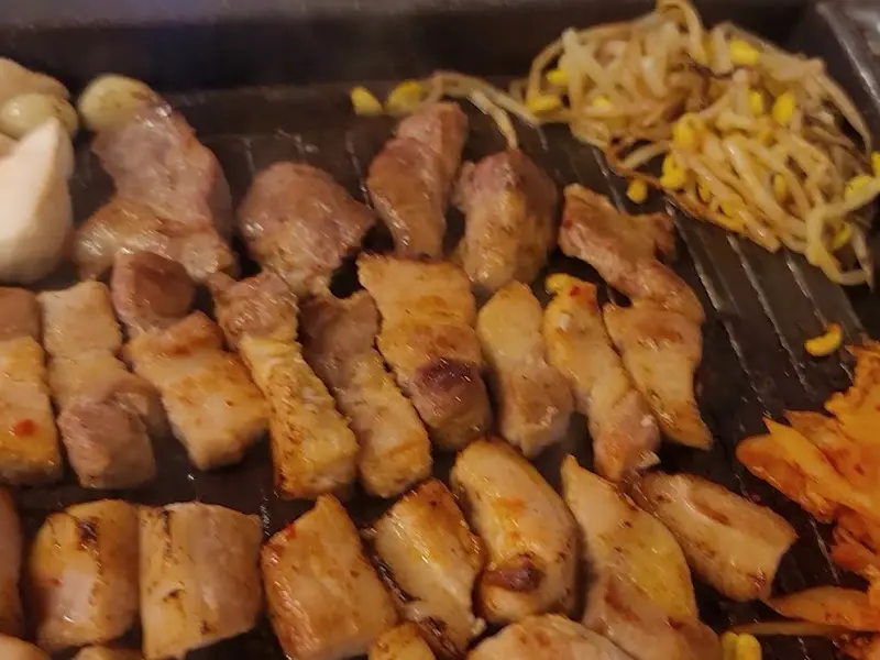 노릇노릇 맛있게 구워진 뒷고기