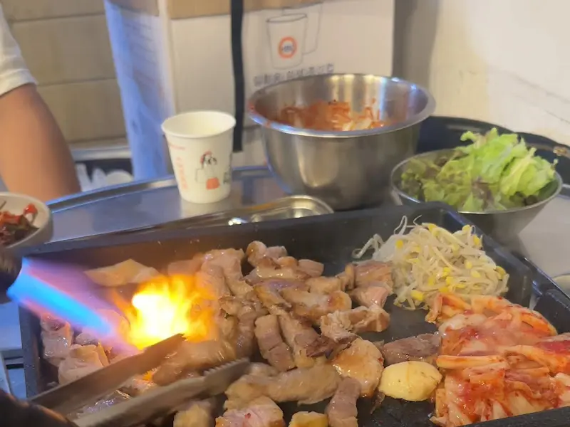 고기 굽는 모습