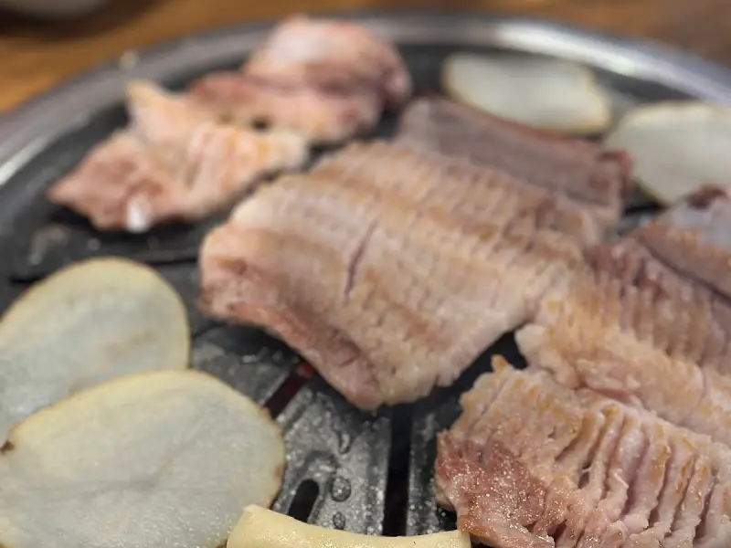 노릇노릇 구워지는 생갈비