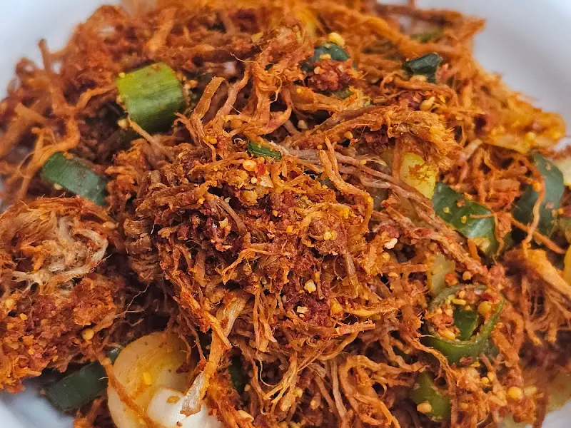 매운 고기 고명