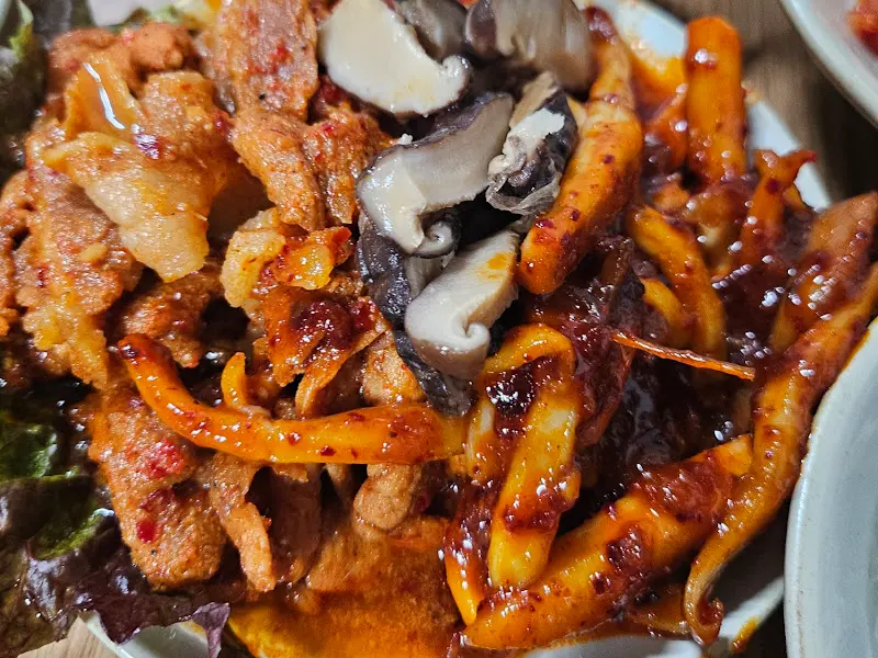 매콤달콤한 오징어볶음의 자태