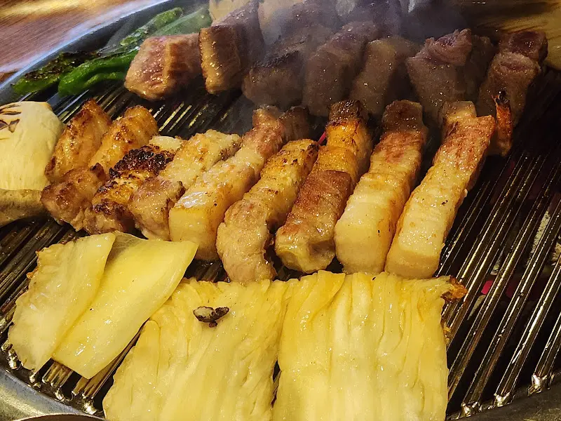 노릇하게 구워진 삼겹살