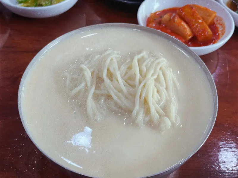 뽀얀 콩국수