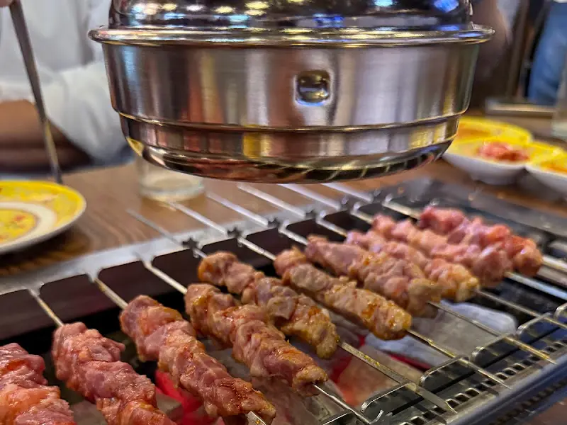 양꼬치 굽는 모습