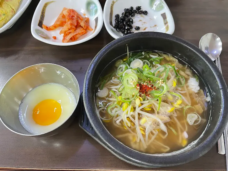 할매 콩나물국밥 전체 상차림