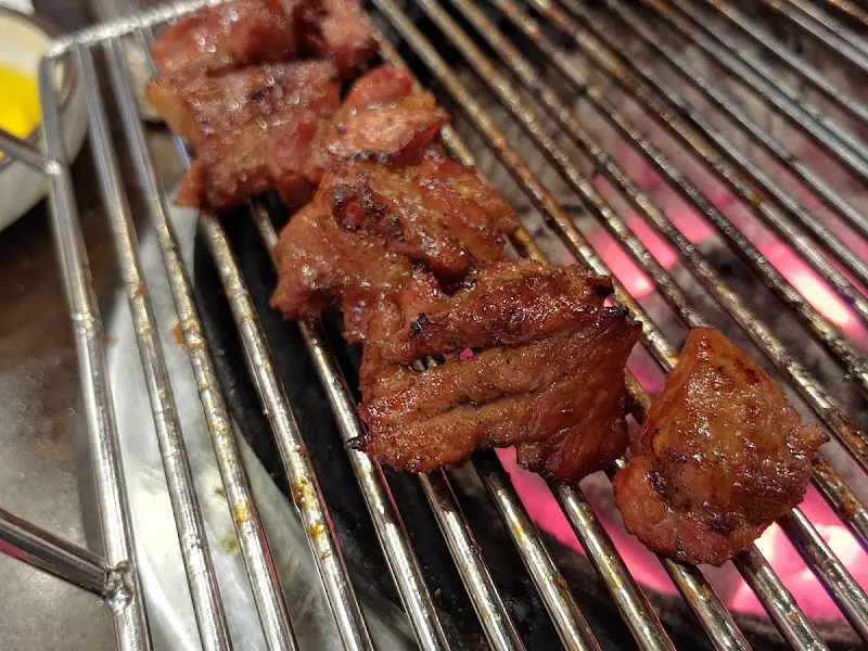 맛있게 구워진 돼지갈비