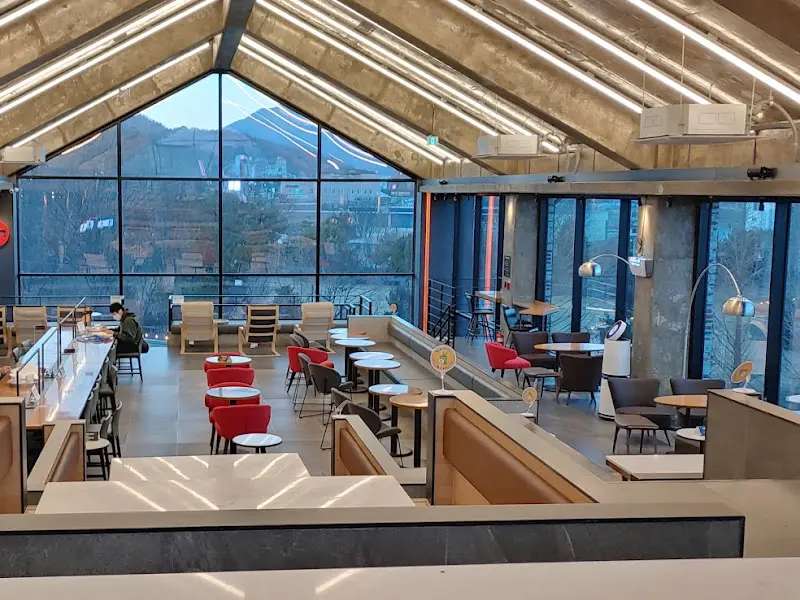 파스쿠찌 계룡DT점 2층 전경