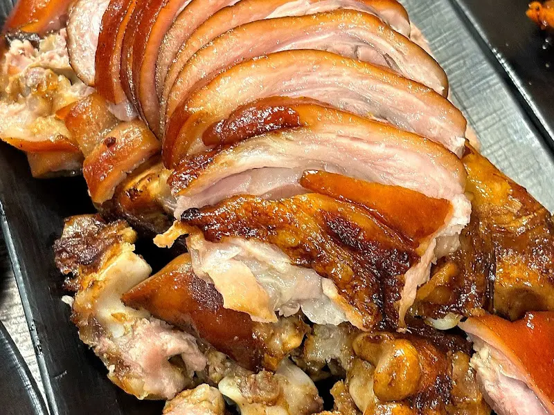 윤기가 좔좔 흐르는 족발