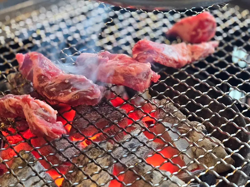 숯불에 구워지는 갈빗살