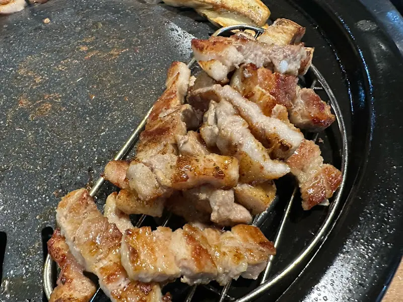 잘 구워진 삼겹살