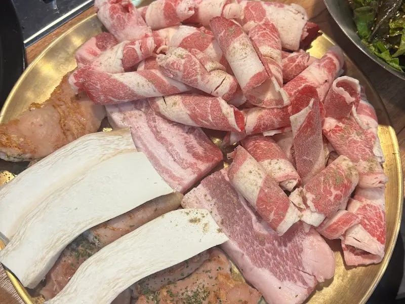 푸짐한 고기 한 상