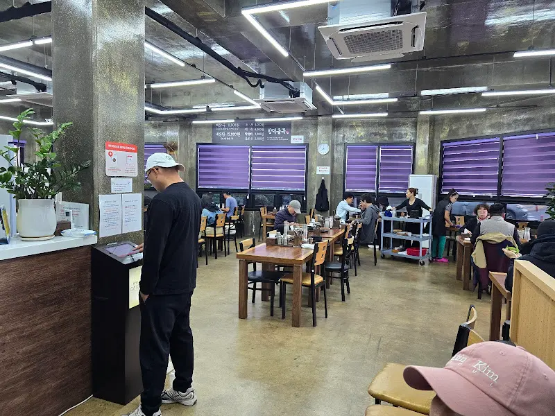 식당 내부 전경