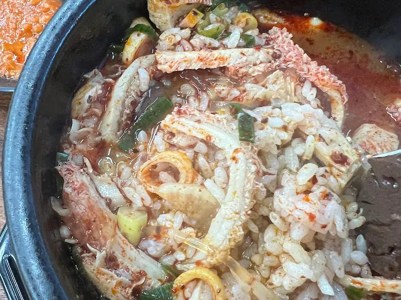 밥 말아서 뚝배기 비운 사진
