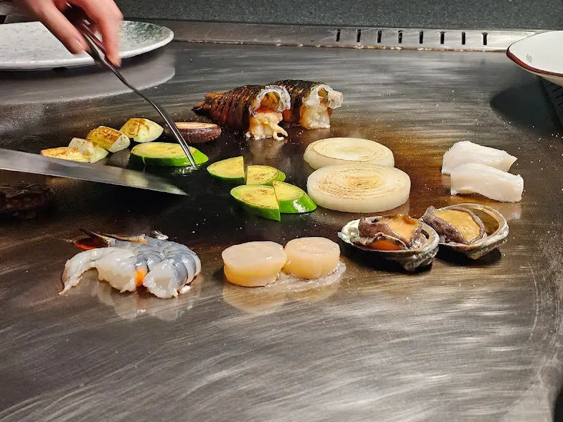 철판 위 재료들