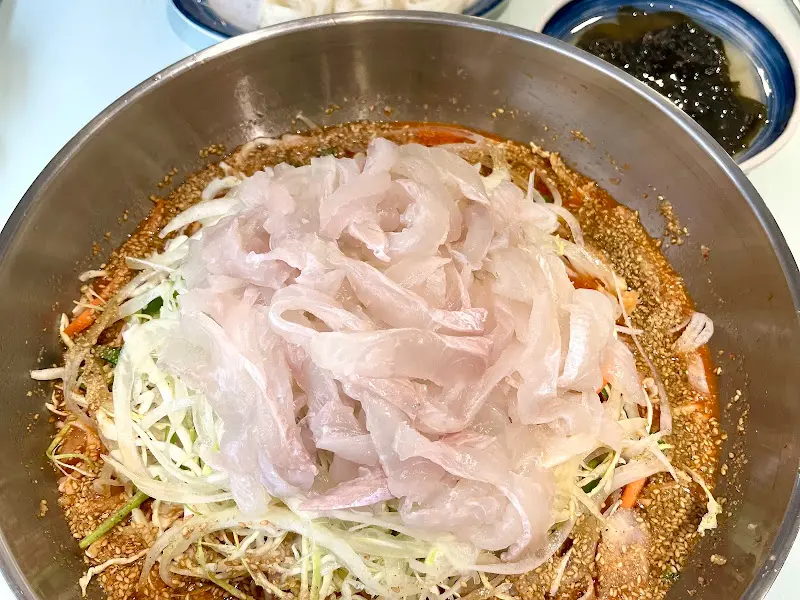 푸짐한 물회 비주얼