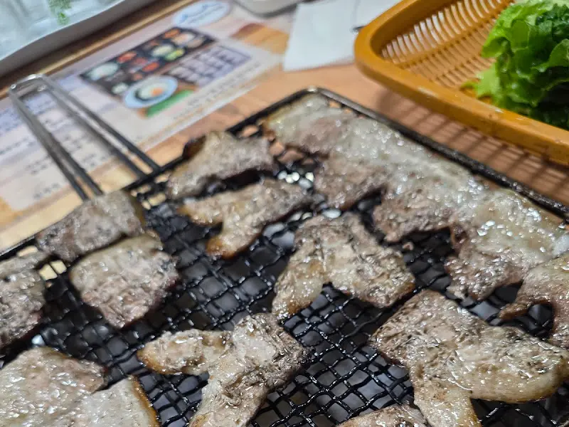 짚불 삼겹살과 쌈채소