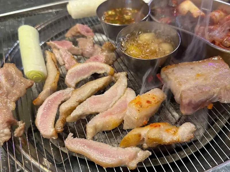 고기 굽는 모습