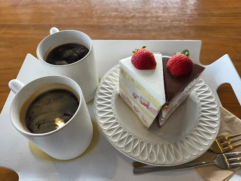 딸기 쇼트케이크와 프랑스 할머니 초코 케이크
