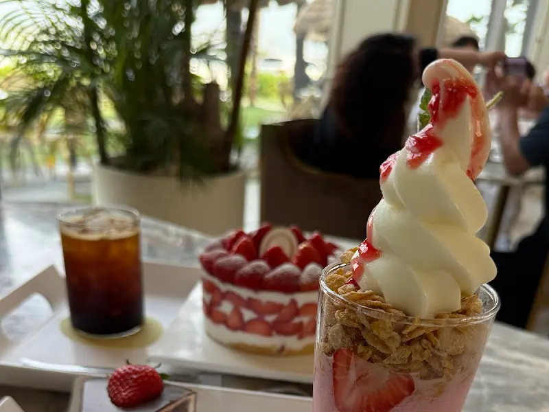 딸기 파르페, 딸기 쇼트케이크, 아메리카노