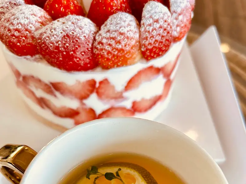 딸기 쇼트케이크와 한라봉티