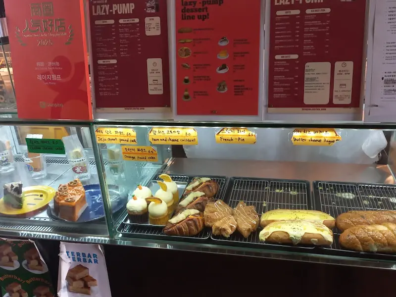 다양한 빵과 디저트