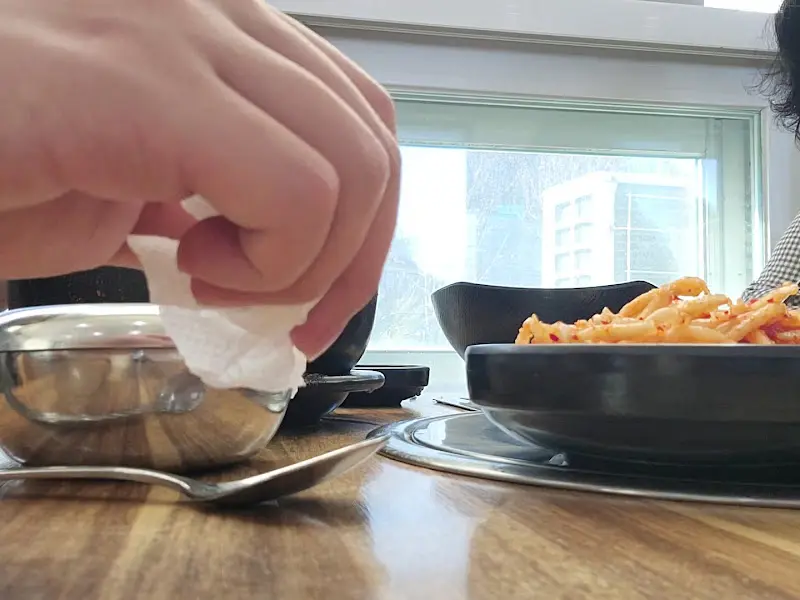 방가삼대 얼큰한 뼈해장국 식사