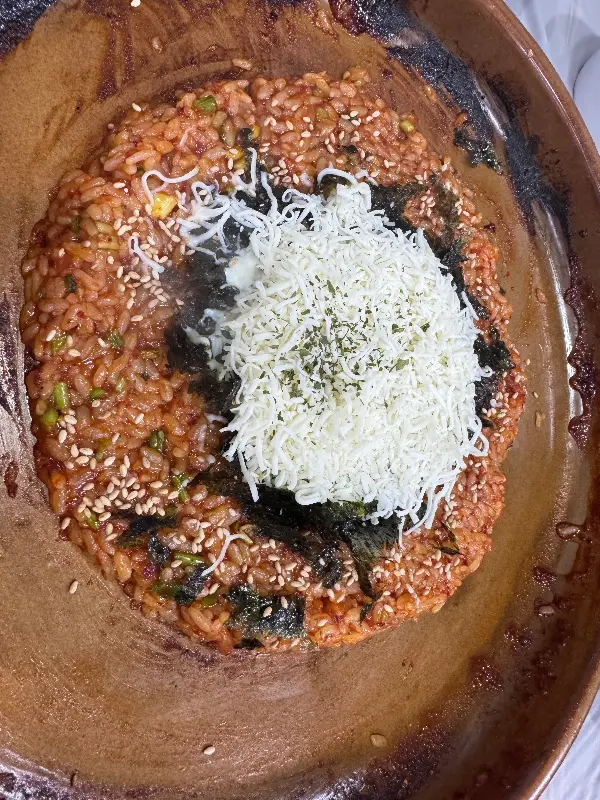 볶음밥에 치즈 추가