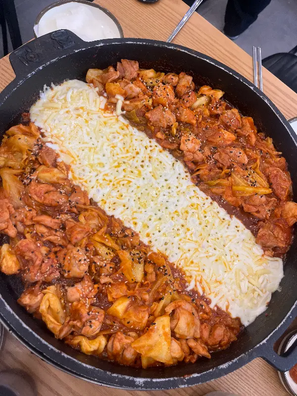 깔끔한 매장 인테리어