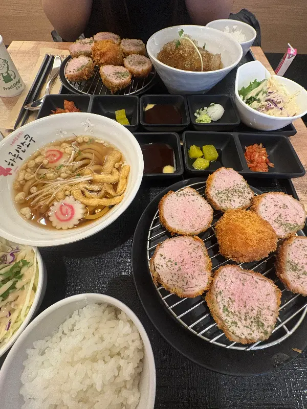 푸짐한 돈까스 정식