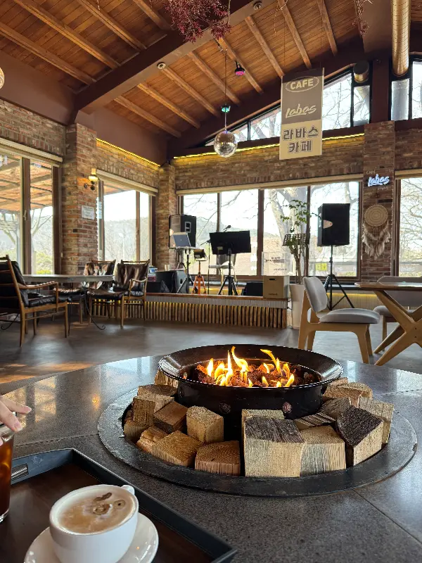 카페 내부 전경