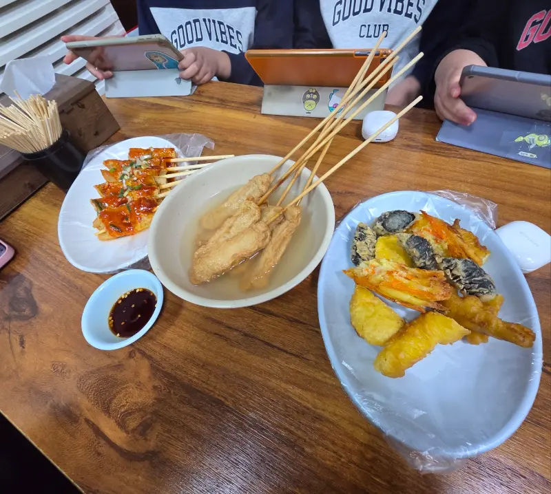 빨간오뎅과 튀김, 순대