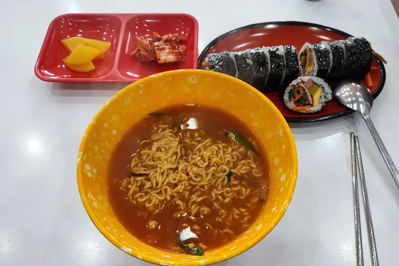 나드리분식 김밥, 라면