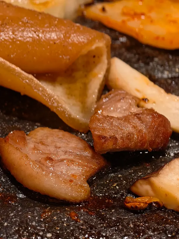 구워진 돼지 껍데기