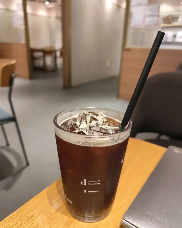시원한 아이스 아메리카노