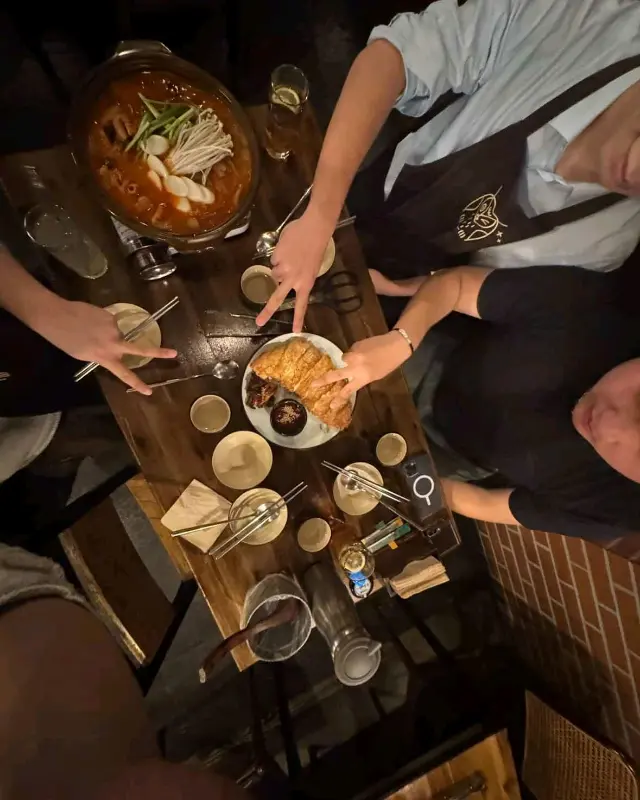 함께 즐거운 시간을 보내는 사람들