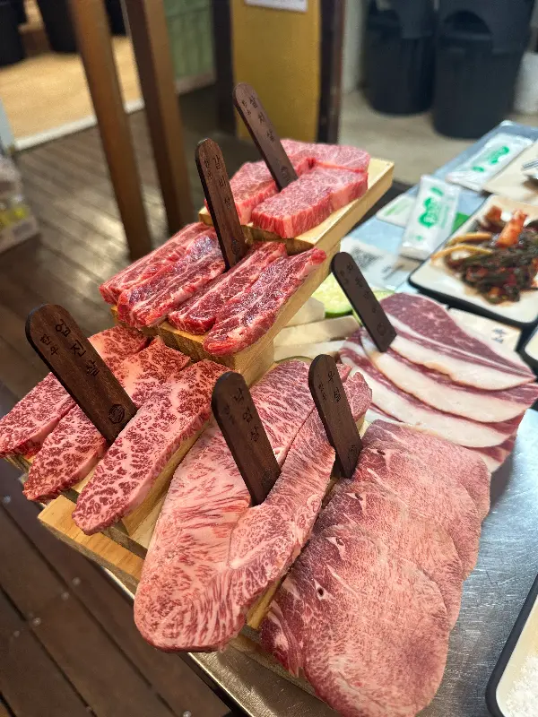 마블링이 예술인 한우 모듬