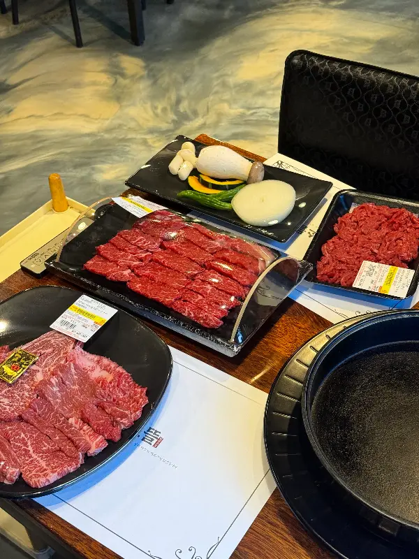 모듬구이, 육회, 곁들임 채소