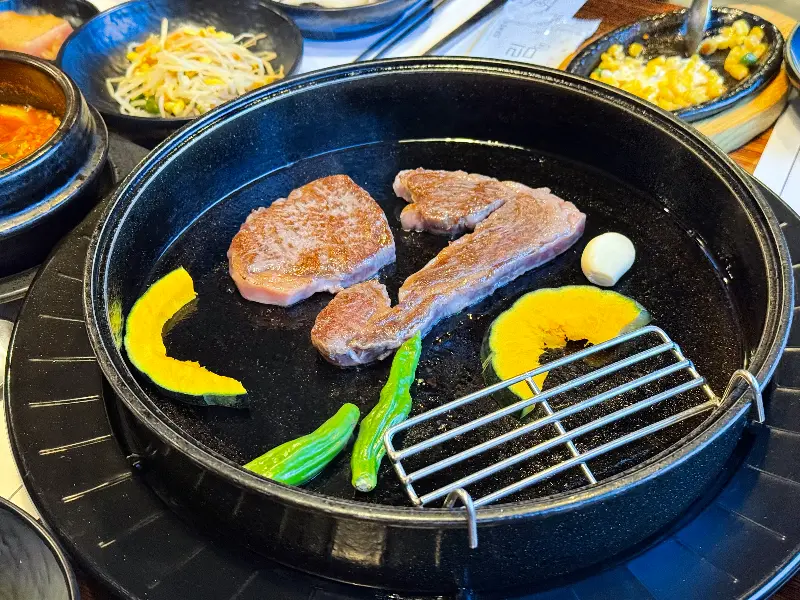 불판 위의 한우