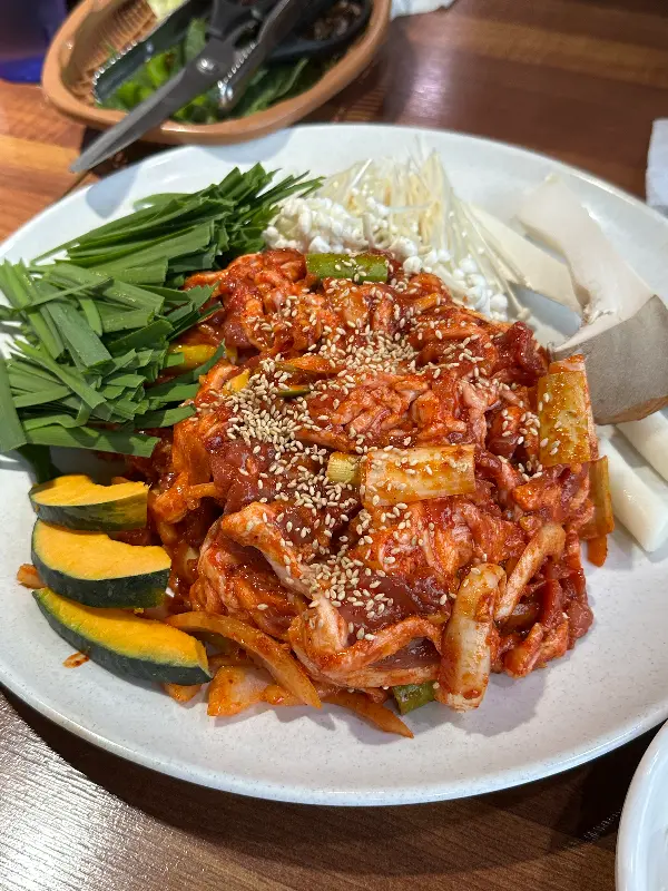 산더미 오리불고기의 자태