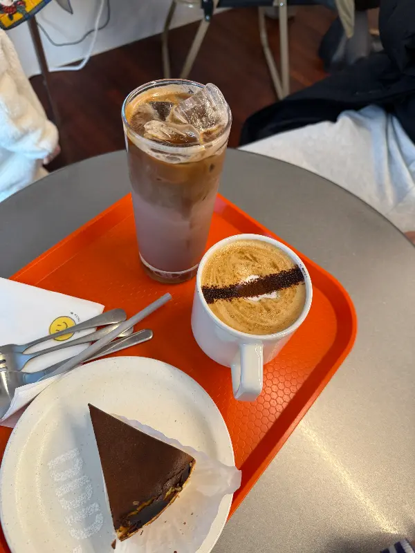 몽키 D. 라떼와 바스크 치즈 케이크