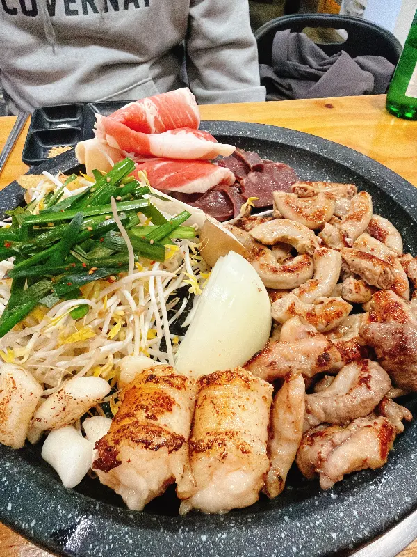 다 익혀져서 나오는 곱창 모듬