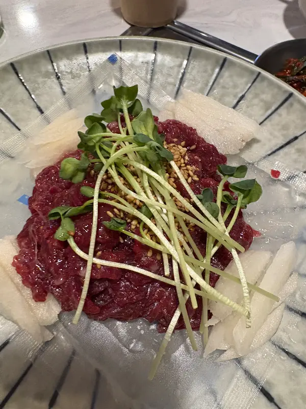 입안에서 살살 녹는 육회