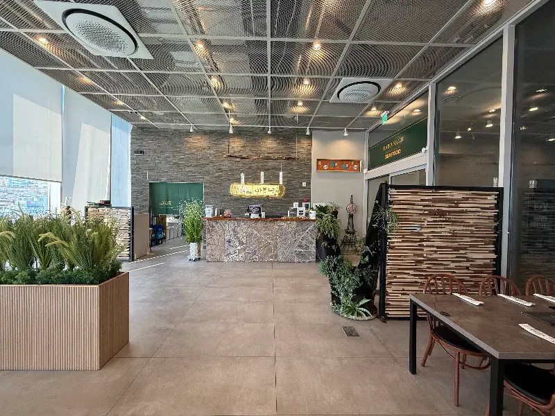 넓고 깔끔한 매장 내부