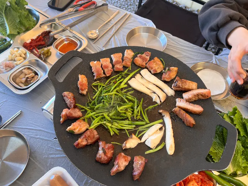 푸짐한 바베큐 한 상 차림